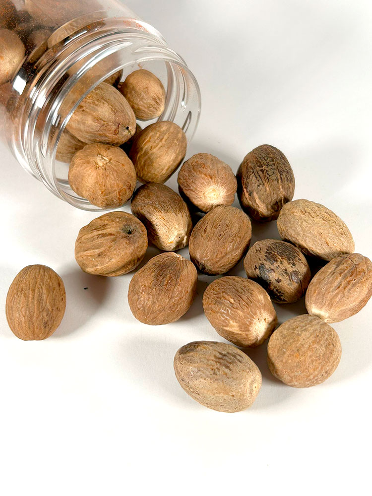 Bote de Nuez Moscada en Grano de 160 grs. Azafranes y Especias HELCA - Imagen 2